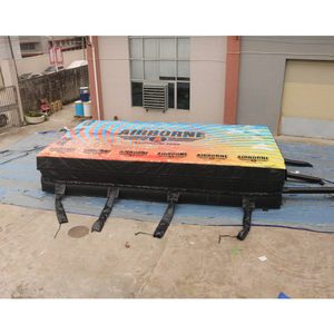 สนามกระโดดแทรมโพลีนเป่าลมแบบกำหนดเองพร้อมถุงลมนิรภัยสำหรับลงจอดและเสาเป่าลม - Product Image 1