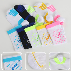 <span class=keywords><strong>Chaussettes</strong></span> <span class=keywords><strong>de</strong></span> compression <span class=keywords><strong>fantaisie</strong></span> KTS107 OEM personnalisées sans MOQ, <span class=keywords><strong>chaussettes</strong></span> longues en coton pour femmes, <span class=keywords><strong>chaussettes</strong></span> <span class=keywords><strong>de</strong></span> yoga et <span class=keywords><strong>de</strong></span> Pilates, <span class=keywords><strong>chaussettes</strong></span> <span class=keywords><strong>de</strong></span> sport - Product Image 2