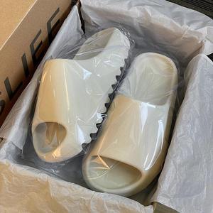 Chaussons de luxe souples pour hommes, pantoufles en EVA pour femmes, supports vierges pour sublimation, chaussures antidérapantes pour hommes - Product Image 1