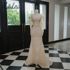 Ruolai QW02202 guaina con maniche a spalla con paillettes <span class=keywords><strong>in</strong></span> <span class=keywords><strong>pizzo</strong></span> oro Champagne abito <span class=keywords><strong>da</strong></span> sposa con fiocco staccabile - Product Image 1