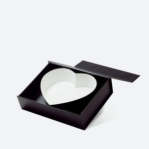 Elegant 2cm Thick Heart-Shaped Magnetic Box With Clear Window Eco-Friendly Matte Finish for Flowers Face Cream and Candles - Product Image 5