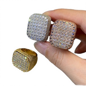 แหวนหมั้นผู้ชายสุดหรูสไตล์ฮิปฮอป รุ่น 53 จาก AFAR JEWELS ทำจากเงินแท้ S925 ชุบทอง ประดับเพชรโมอิสซาไนต์ VVS D แบบฝังเพชรเต็มวง  รับประกันโดยบุคคลที่สาม - Product Image 4