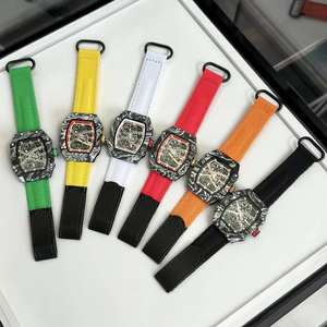 Montre à quartz squelette élégante de luxe personnalisable de haute qualité, montre-bracelet sport en caoutchouc brillant, boîtier en fibre de carbone de luxe et tendance - Product Image 5