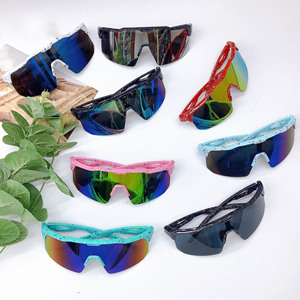2025 niños <span class=keywords><strong>ciclismo</strong></span> <span class=keywords><strong>gafas</strong></span> OEM UV400 deporte bicicleta <span class=keywords><strong>gafas</strong></span> de sol PC una pieza lente correr al aire libre niños deportes bicicleta carretera <span class=keywords><strong>gafas</strong></span> - Product Image 6