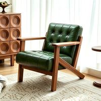 Luxuriöse nordische Möbelgarnitur: Moderne Sessel aus Leder und Holz für Wohnzimmer – Goldene Flügelstühle und Lounge-Akzentsessel