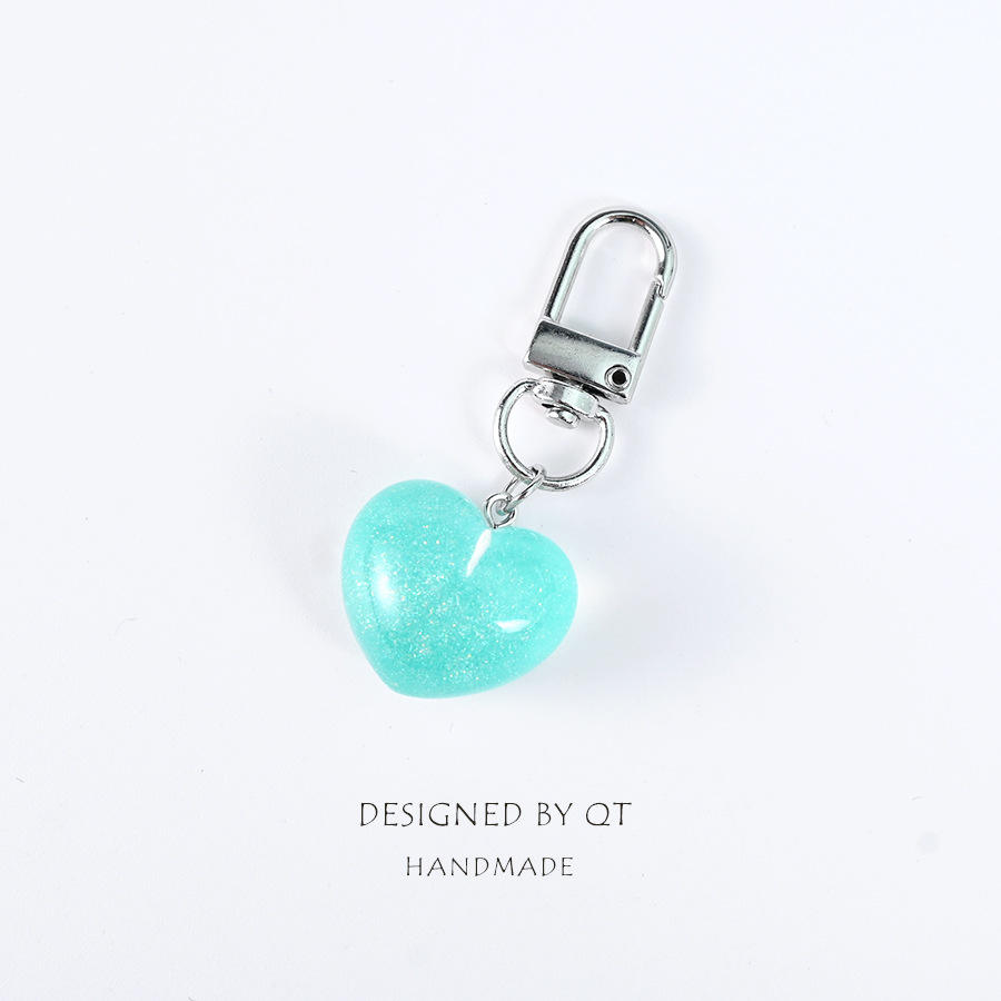 พวงกุญแจเรซิ่นรูปหัวใจสีเขียว