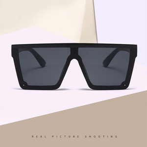 Lunettes <span class=keywords><strong>de</strong></span> <span class=keywords><strong>soleil</strong></span> une pièce à grande monture, <span class=keywords><strong>tendance</strong></span>, mode rétro, couple, pour hommes, vente en gros, <span class=keywords><strong>2022</strong></span> - Product Image 1