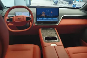<span class=keywords><strong>Epi</strong></span> 008 210 Max EREV 2024 Usado, SUV de 6 Plazas, Gran Autonomía, Coche Familiar, Listo para Exportación, Negro sobre Naranja - Product Image 3
