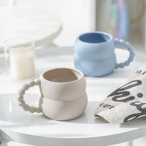 Tasse à café en porcelaine nordique en forme de gourde avec poignée perlée, tasse à thé en céramique pour la maison, le bureau ou comme cadeau - Product Image 4