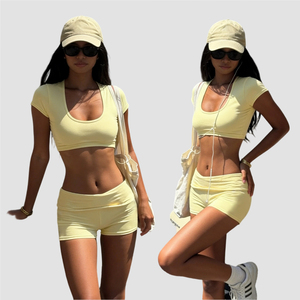 Ensemble deux pièces décontracté et sportif, style sexy et tendance, couleur unie, effet amincissant, manches courtes et short, ambiance américaine - Product Image 1