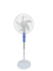 Ventilateur sur pied à batterie solaire, télécommande, fonction oscillante, contrôle numérique, hauteur réglable, 5 pales, moteur DC pour usage domestique - Product Image 1