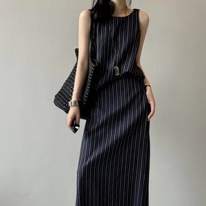 Conjunto de Lino de Verano 2025 OEM, Conjunto de 2 Piezas, Ropa de Mujer, Top Corto a Rayas y Falda Midi Escalonada - Product Image 1