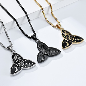 Collier vintage nordique avec nœud celtique triangulaire, pendentif mythologique Odin étoile lune soleil trinité en acier titane - Product Image 2