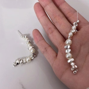 Boucles d'oreilles simples en argent sterling 925 pour femmes, bijoux délicats et raffinés pour tous les jours - Product Image 1