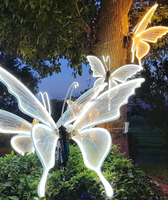 Vente en gros d'ailes de papillon en acrylique LED de haute qualité pour mariage, ouvertes et fermées, adaptées à la décoration de scène de mariage