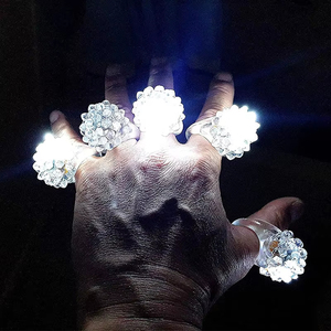 Anillo de brillo de goma suave LED, anillo de golpe intermitente, Carnaval, boda, fiesta, juguetes brillantes, anillo de brillo, luz nocturna - Product Image 1