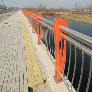 Barrières de pont en acier inoxydable Ruici Q235, fabriquées sur mesure pour les garde-corps routiers municipaux - Product Image 2