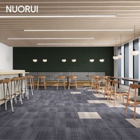 50x50 Schlingenflor-Teppichfliesen mit Linearmuster aus PP, Farblich Abgestimmt für Büro-Renovierung und Kommerzielle Innenbodenlösungen
