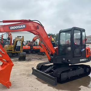 Excavatrice sur chenilles d'occasion Doosan DH60 d'origine coréenne, 6 tonnes, petite pelleuse en excellent état de fonctionnement pour la construction et l'aménagement paysager - Product Image 1