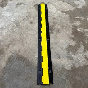 أفضل المبيعات: منحدر كابلات مطاطي بقناتين لحماية الأسلاك - Product Image 3