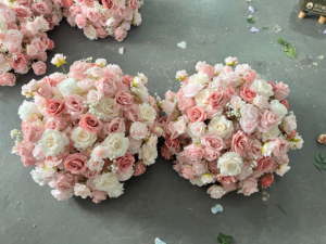 Centrotavola Artificiale Premium con Rose e Mughieri Bianchi in Seta per Decorazioni di Matrimoni, Eventi e Banchetti - Product Image 5