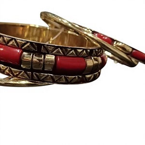 สร้อยข้อมือทองเหลืองระดับไฮเอนด์ที่ผสมผสานศิลปะแบบดั้งเดิมด้วยการออกแบบร่วมสมัย - Product Image 1