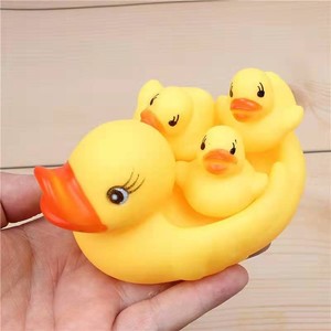 Pato de baño vinyle de plástico suave para bebés, juguetes de baño de pato de goma, diversión familiar - Product Image 1