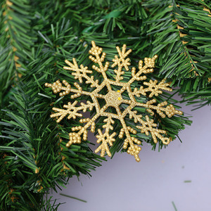 Nouveaux ornements suspendus décoratifs pour sapin de Noël, flocons de neige scintillants pour la décoration de Noël et de lieux de réception de mariage - Product Image 4