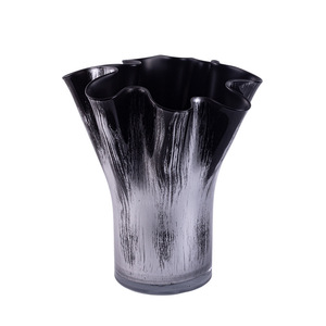 Jarrón de Metal Ideal para Decoración de Patio Exterior, Mantiene la Durabilidad y Conserva un Aspecto Floral Impresionante Durante Todas las Estaciones - Product Image 2