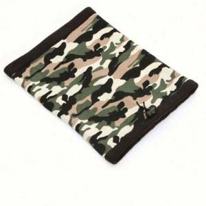 Calentador de cuello térmico de forro polar negro con patrón personalizado, cubre rostro multifuncional de camuflaje, bandana de invierno - Product Image 2