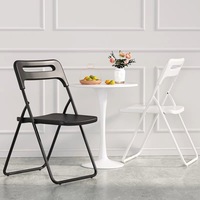 Chaises de jardin extérieures pliantes en plastique blanc pour la réunion portative pliable empilable d'événements