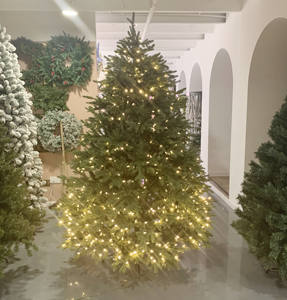 Décoration <span class=keywords><strong>de</strong></span> Noël <span class=keywords><strong>de</strong></span> luxe, <span class=keywords><strong>sapin</strong></span> <span class=keywords><strong>de</strong></span> Noël artificiel pré-éclairé <span class=keywords><strong>de</strong></span> 7 pieds - Product Image 1