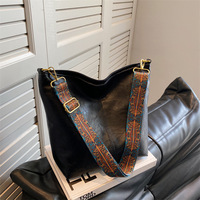 Nouveau sac à main tendance de grande capacité pour femmes, avec un toucher de luxe, design de sac seau à bandoulière, sac fourre-tout