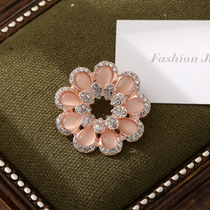 Rose Gold Plated Alloy Leaf <b>Brooch</b> with Imitation Pearls and Crystals for <b>Women's</b> Wedding Engagement Party Gift - Product Image 4