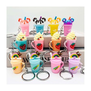 Drôle mignon thé au lait porte-clés 3D PVC crème glacée porte-clés pendentif mode arc-en-ciel fraise crème glacée tasse lait thé porte-clés - Product Image 1
