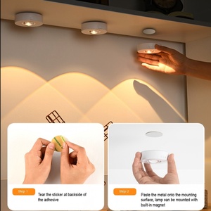 Luces LED Recargables con Control Remoto, Iluminación Inalámbrica para Debajo de Gabinetes, Funcionan con Batería, Magnéticas, para Debajo de Estantes - Product Image 2