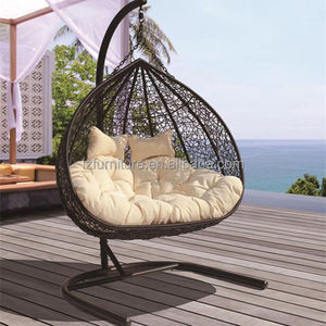 Fauteuil suspendu double place en rotin Lovezone pour extérieur avec coussin imperméable pour patio et jardin, design contemporain - Product Image 3