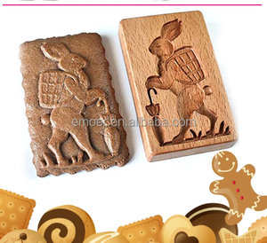 Molde de madera de haya para galletas con diseños de Mr. Rabbit, Avellana, Caballo, Guirnalda, Gallo, Hongo y Haya - Product Image 1