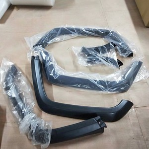 Pièces automobiles : passages de roues Toyota Land Cruiser FJ79, véhicule deux portes FZJ79 adapté au tout-terrain, résistant aux rayures, injecté sous pression. - Product Image 1