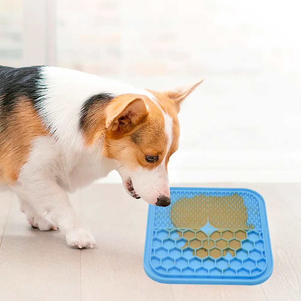 Pet Supplies Bathing Distraction Pad Dog Silicone Slow Feeder Treat Dispenser Square Pet Dog Lick Mat