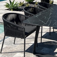 Mobilier de jardin moderne Table d'extérieur avec chaises Ensemble de salle à manger patio pour hôtel restaurant villa