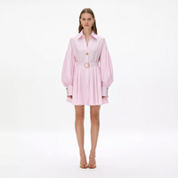 Nouvelle Robe Mini Plissée Rose Pâle à Col Chemise, Manches Longues Bouffantes, Ceinture et Boutons sur les Poignets, Coupe Évasée, Personnalisable, Vente en Gros pour Femmes
