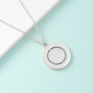 Collier en acier inoxydable à chaîne plaquée or, colliers à <span class=keywords><strong>disque</strong></span> rotatif personnalisés avec logo laser rotatif personnalisé - Product Image 2