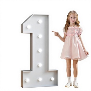 Chiffres lumineux géants de 3 pieds de haut en mousse blanche pour toile de fond carrée, parfaits pour les anniversaires, mariages et fêtes - Product Image 1