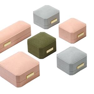 Caja de embalaje de joyería de varios colores de lujo personalizada WEIMEI, caja de anillo de collar, caja de juego de microfibra - Product Image 1