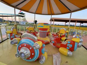 Manège à balle pulvérisatrice électrique rotatif pour parc d'attractions, thème estival, capacité 16 personnes, jeu familial parent-enfant, en métal, très demandé - Product Image 3