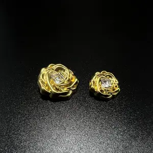 Boutons décoratifs personnalisés haut de gamme en métal style rose et diamant pour vente en gros