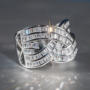 Anello a strati incrociati da donna, elegante gioiello da dito alla moda - Product Image 5
