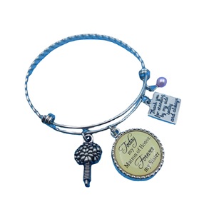 Collier personnalisé fait main avec pendentif lettre en métal, perle et alliage de zinc nickelé brillant – Bijou cadeau - Product Image 5