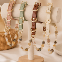 Collier pour chien à perles effet cristal, réglable avec boucle dorée, emballé dans une boîte cadeau, design tendance pour chiens de petite et moyenne taille, fabriqué en Chine